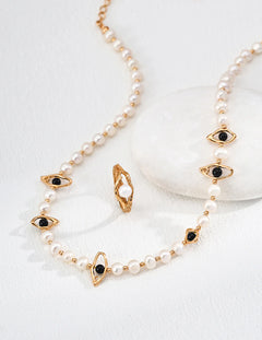 Minimalist Natural Pearl Ring.